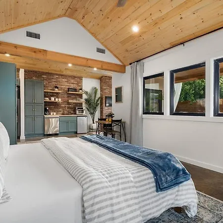 Petit Paradis Studio With Hot Tub Fredericksburg Exterior foto