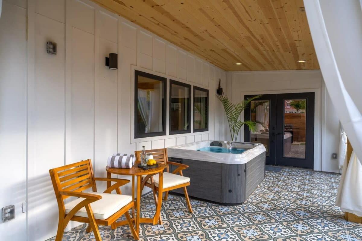 Petit Paradis With Hot Tub *