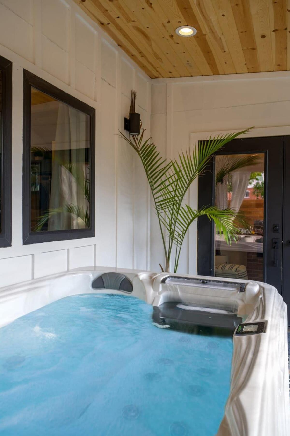 Petit Paradis With Hot Tub